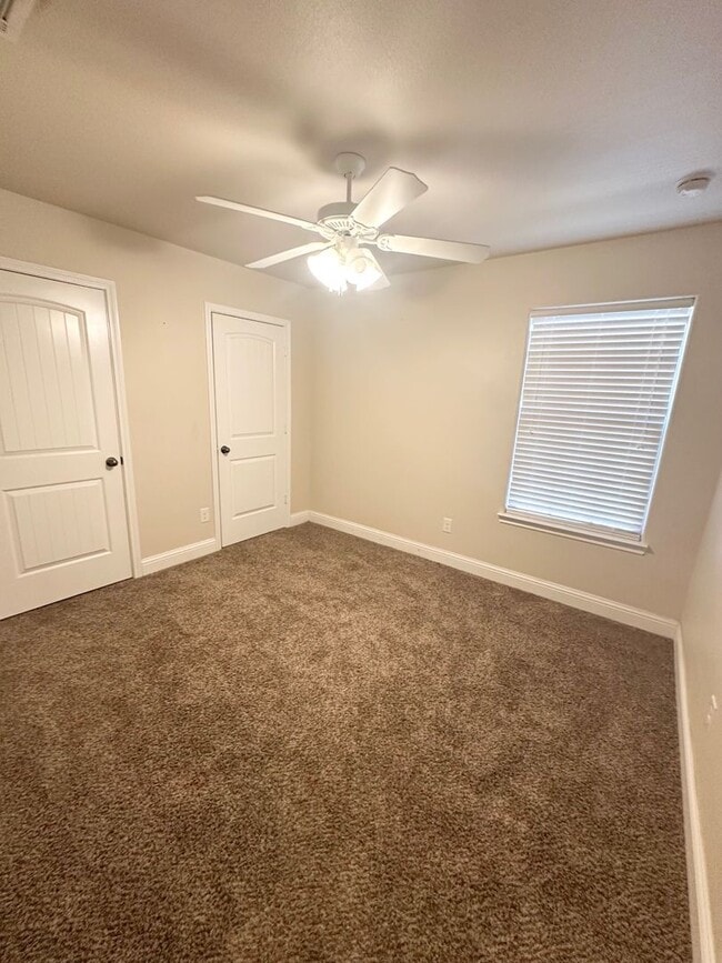 Photo - 4 Bed 2 Bath Ready to Rent ASAP!