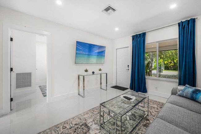 Photo - 44 N Federal Hwy Unidad ID1020830P