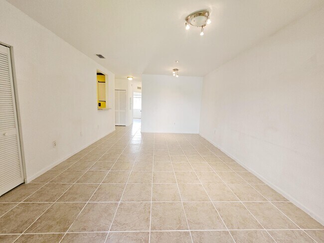 Photo - 1157 Golden Lakes Blvd Unit 621