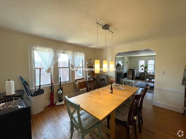 Building Photo - 115 Lanark Rd Unit 1 Rental