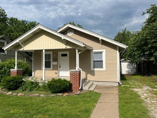 Building Photo - Recently Updated 3 Bedroom near OTC