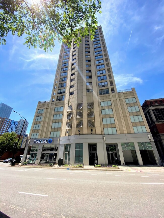 Building Photo - 600 N Dearborn St Unit 811