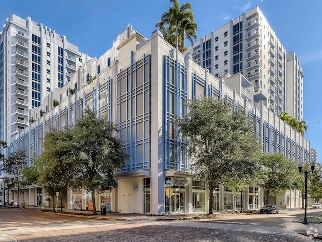 Building Photo - 415 E Pine St Unit PH Rental