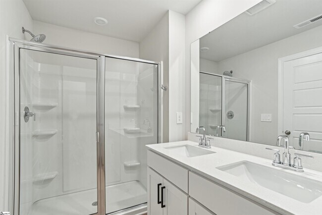 7 Gramercy Wds Ln