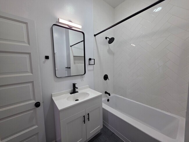 Photo - Amazing 1 bedroom apartment for rent in the North Side!