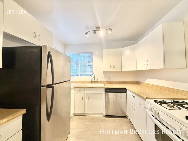 Building Photo - 11950 Laurelwood Dr Unit 1