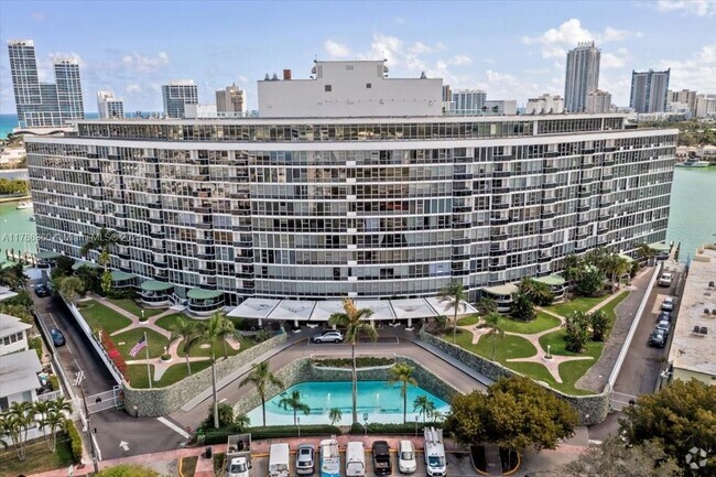 Building Photo - 900 Bay Dr Unit 222 Rental
