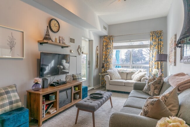 Photo - 60-160 Fairfax Crescent