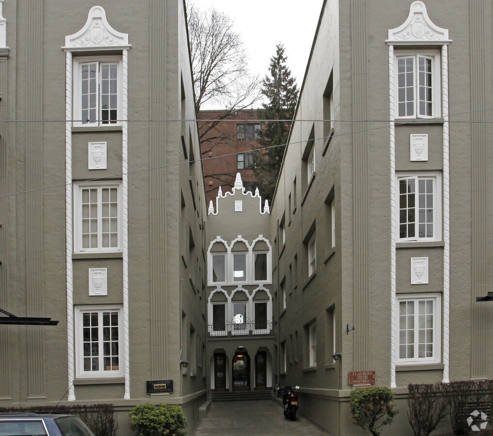 Photo - Flanders Apartments