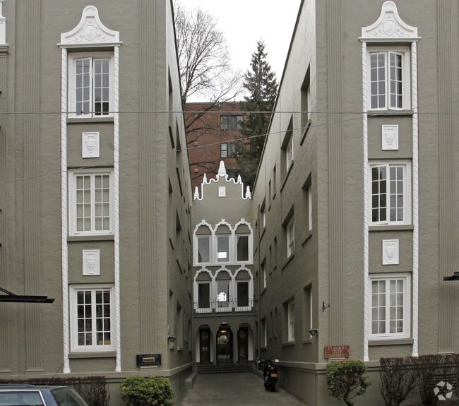 Flanders Apartments