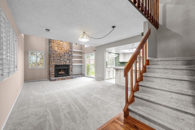 Photo - 2 Bed 2 Bath  in Heather Ridge Unidad A Rental