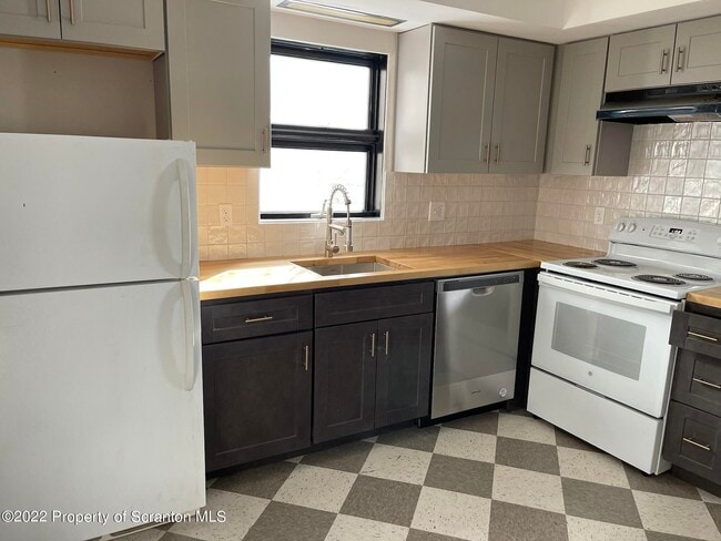 Photo - 303 E Drinker St