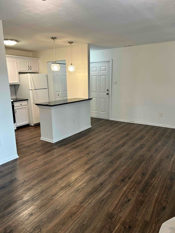 Photo - 608 Diamond Dr