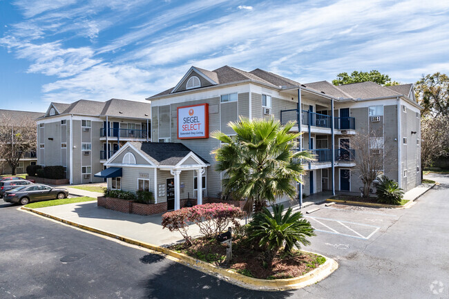 Building Photo - Siegel Select Jacksonville/Orange Park Rental