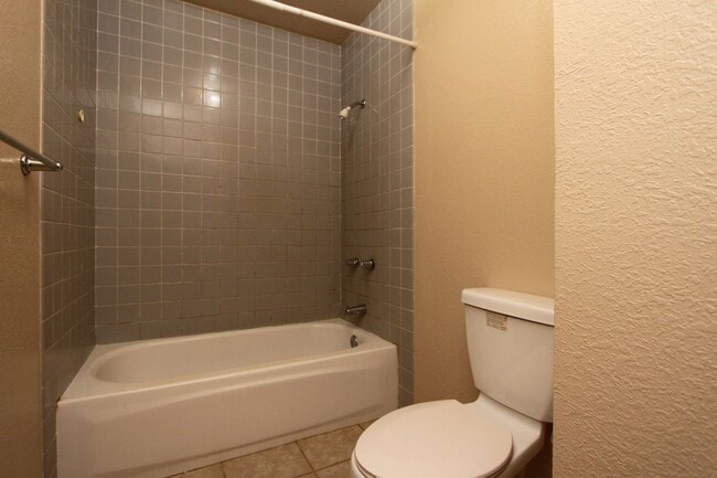 Photo - 2 bedroom, 1.5 bath, 1 parking split level...