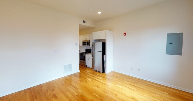 KITCHEN - 303 N 41st St Unit 3RD FLOOR