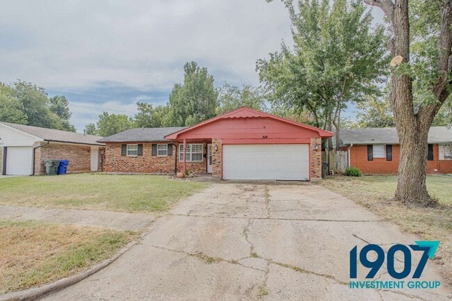 Photo - 1618 Village Dr
