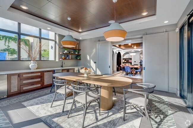 Salón - Alexan Ludlam Trace