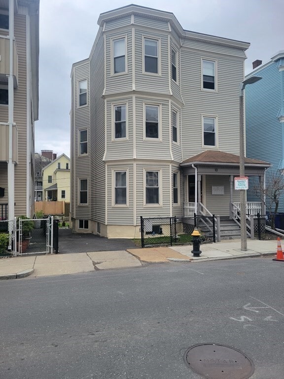 Building Photo - 10 Bellflower St Unit 3 Rental