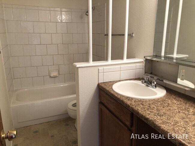 Photo - 1017 Delaware Dr Unit 2