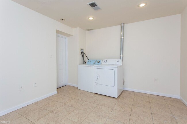 Photo - 1 br, 1 bath Triplex - 2122 RACE ST Unit 103 Unit 103