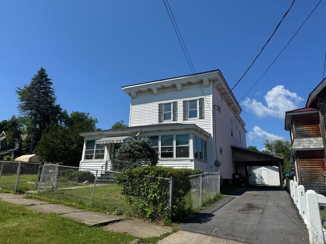 Building Photo - 103 Broad St Unit 2