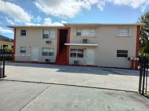 Building Photo - 2040 Grant Ave Unit 3