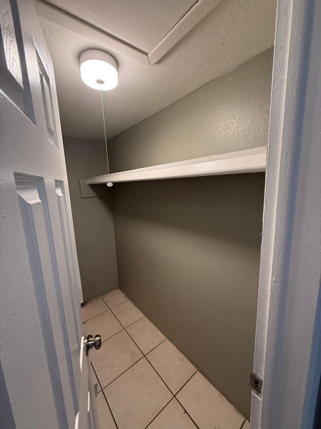 Photo - 1/1 Cleawater available now Unit 1718 S Washington