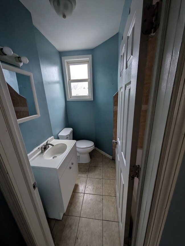 Photo - 42 Fabyan Pl Unit Apt 3