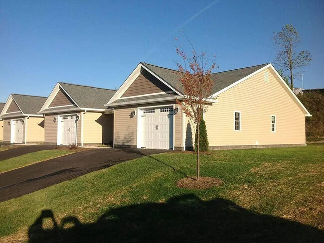 Building Photo - 235 Fairfield Ln Rental