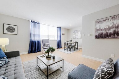 Photo - 1577 Lawrence Avenue West