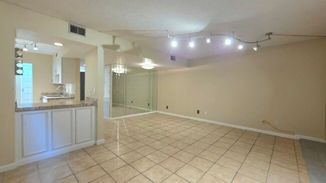 310 74th Ave N