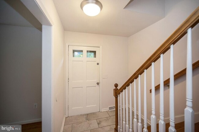 Photo - 455 Ridgemore St