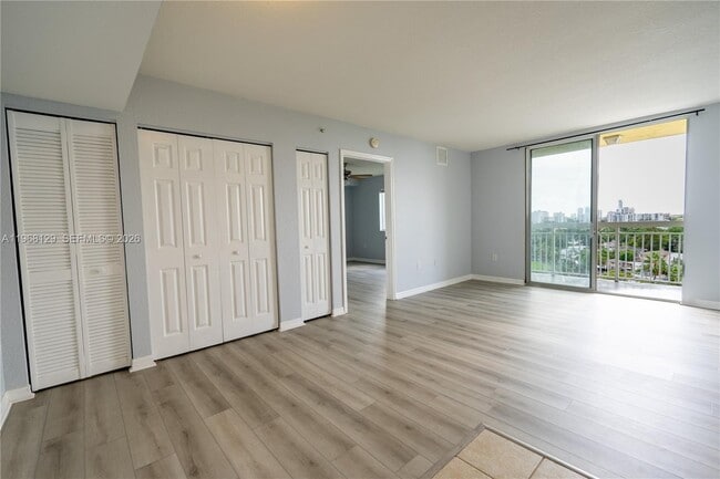 Photo - 816 NW 11th St Unidad 1006