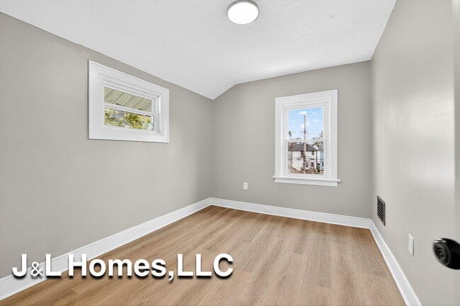 Photo - 888 Miller Ave