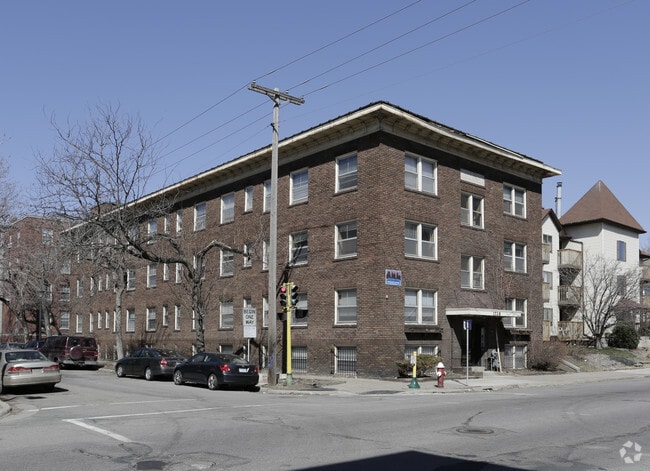 21  -  1728 Third