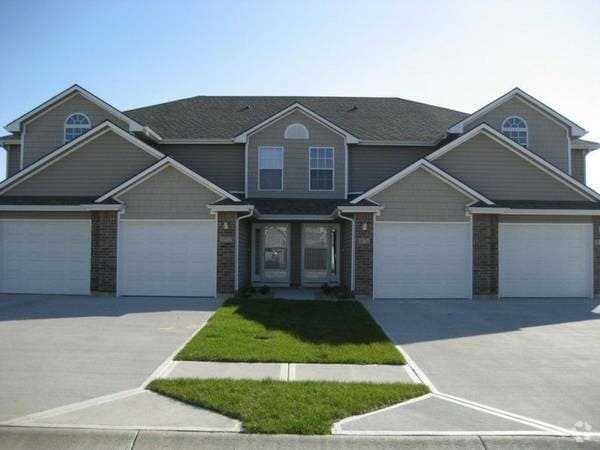 Building Photo - 816 SW Peach Tree Ln Rental