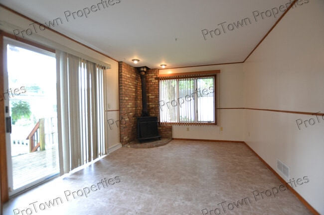 Photo - 719 Cowles Ave