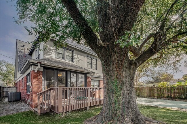 Photo - 2410 Cleburne St