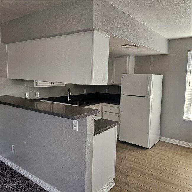 Photo - 4720 Cessna Ave