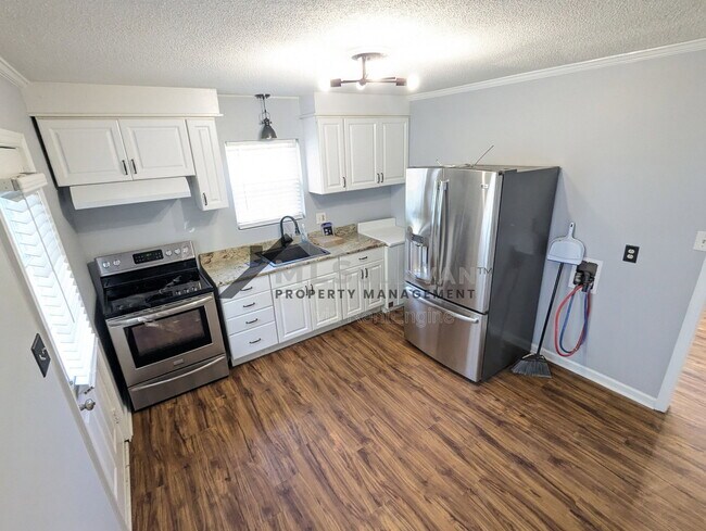 Photo - 901 Elmira Ave