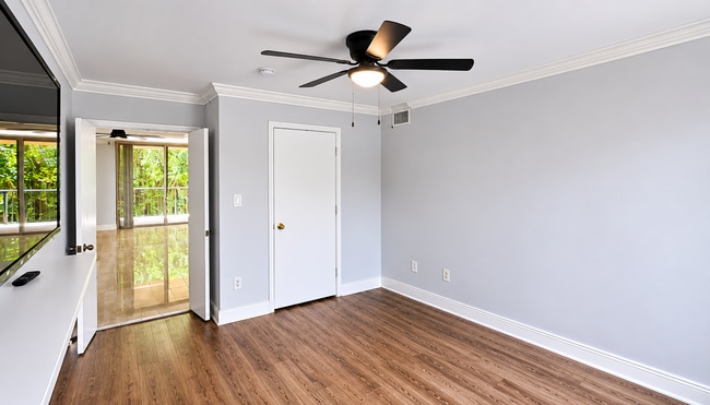 Photo - 400 Scotia Dr Unit 203
