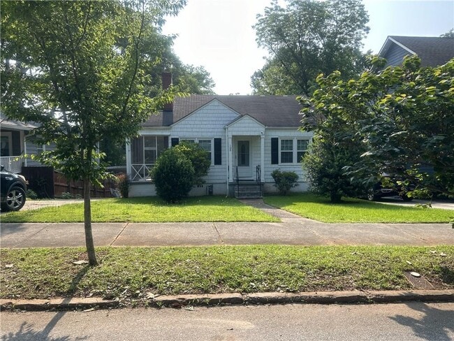 Photo - 108 Clifton St SE House