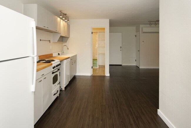 Photo - Bright and Cozy 1BD, 1BA Condo in Heart of West Highlands Unidad #27
