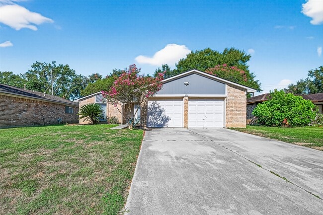 Building Photo - 802 Cascade Creek Dr Rental