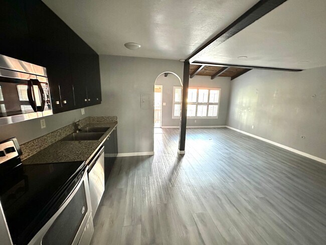 Photo - PET FRIENDLY! !Amazing 1 bedroom apartment...