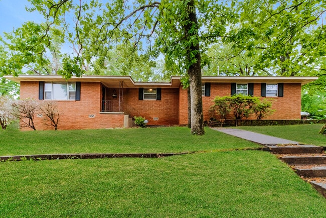 Photo - 1600 Grove Hill Rd House