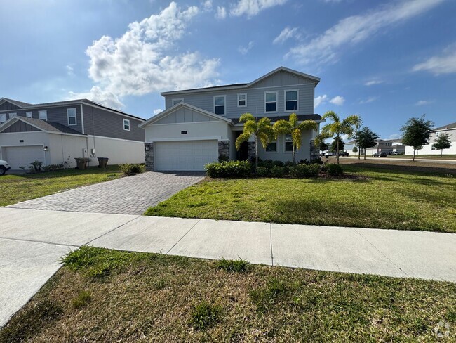 Building Photo - Rare find! Multi-Gen Home close to Lake No...