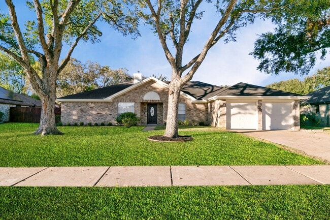 Building Photo - 802 Foxglove Dr