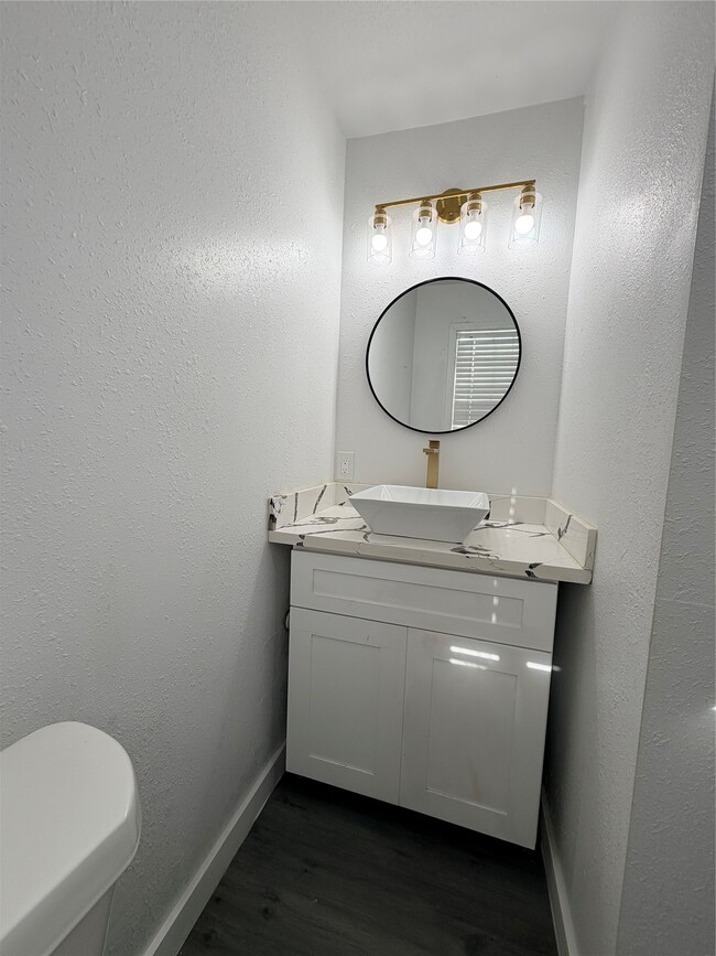 Photo - 2426 Dupont St